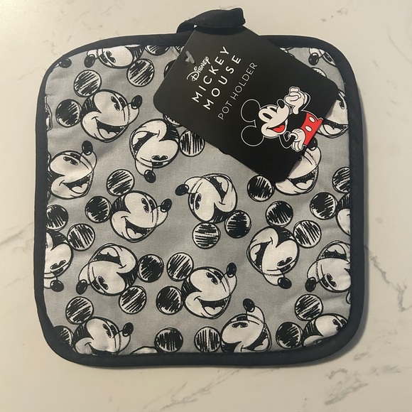 Disney Mickey Mouse Pot Holder - Classic Black & White Design- NWT - Picture 1 of 5
